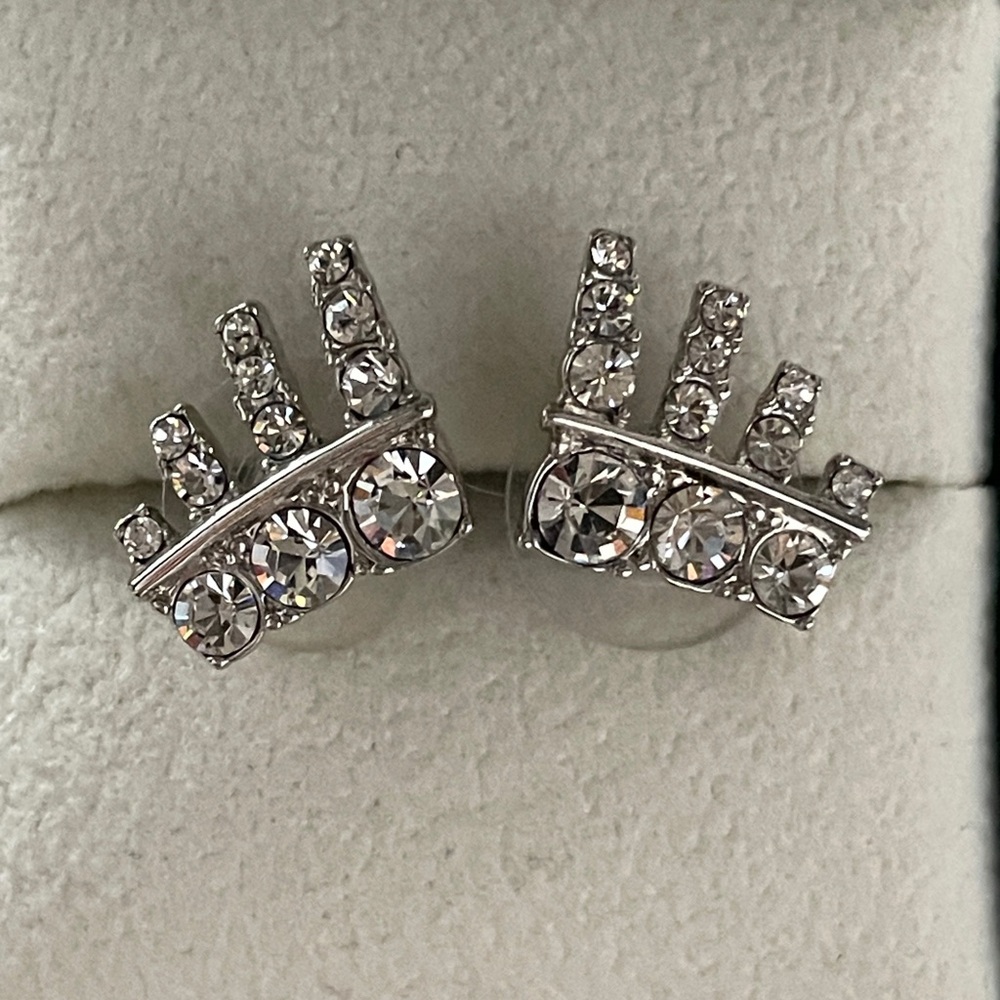 ✨Givenchy Elegant Silver Crystal Bling Eye Lash Post Earrings✨LIKE BRAND NEW - Picture 3 of 8